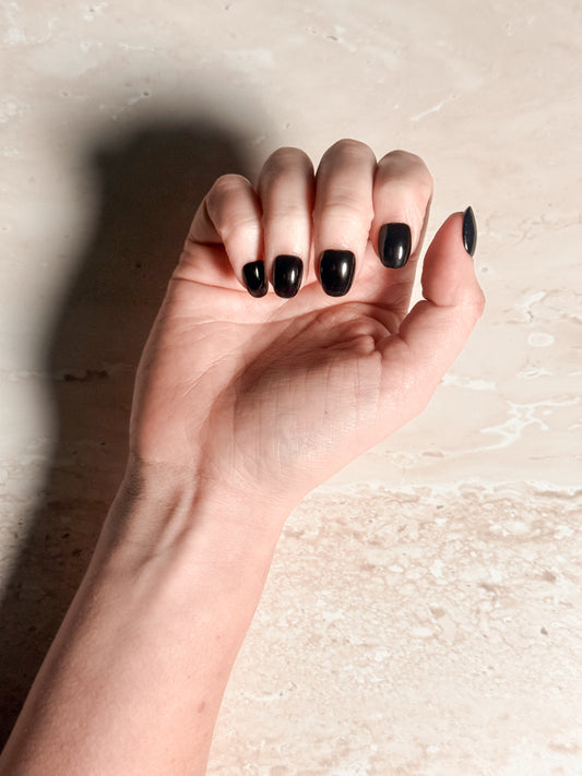 Noir — Oval Press-On Nails