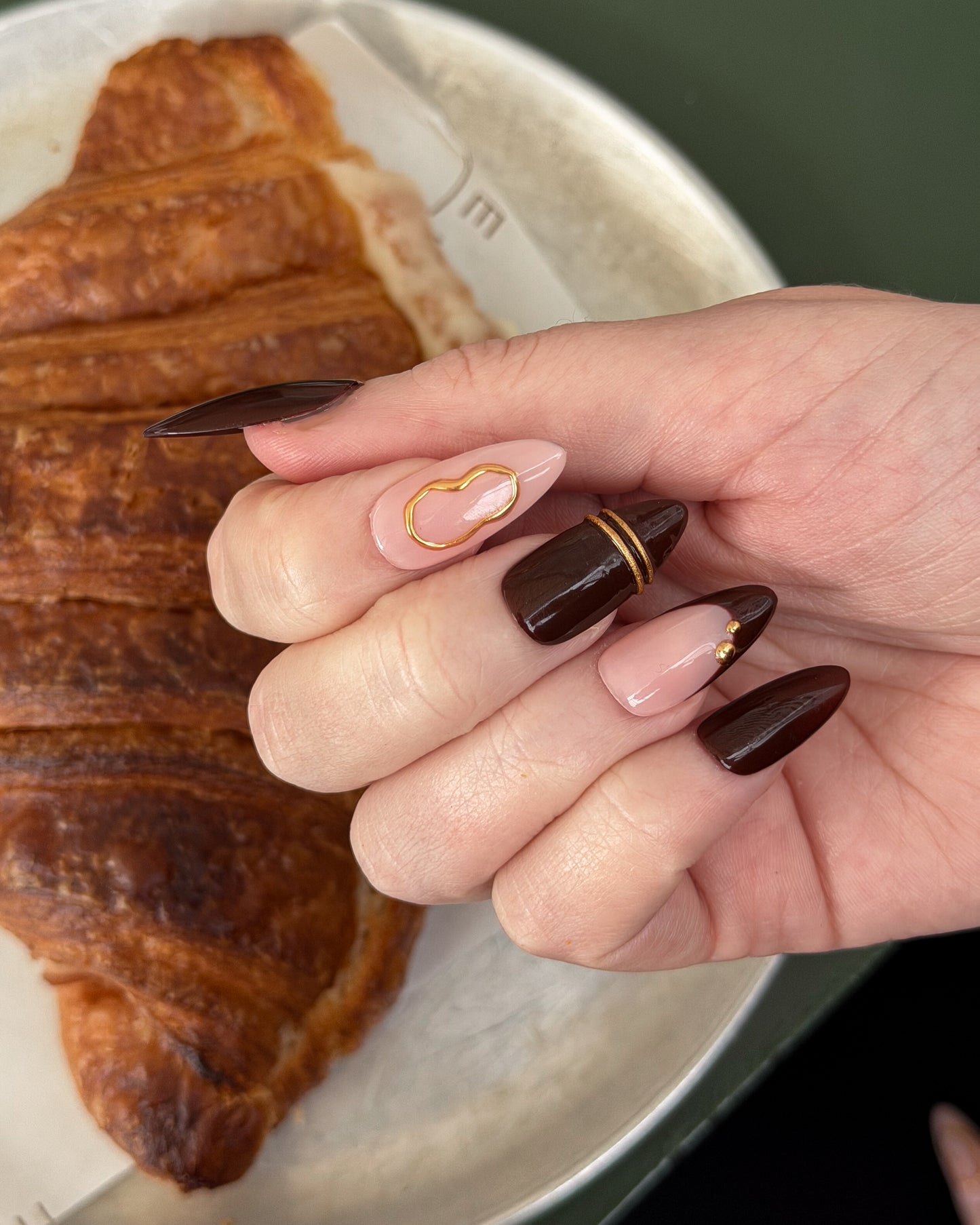 After Glow — Medium Almond Press-On Nails