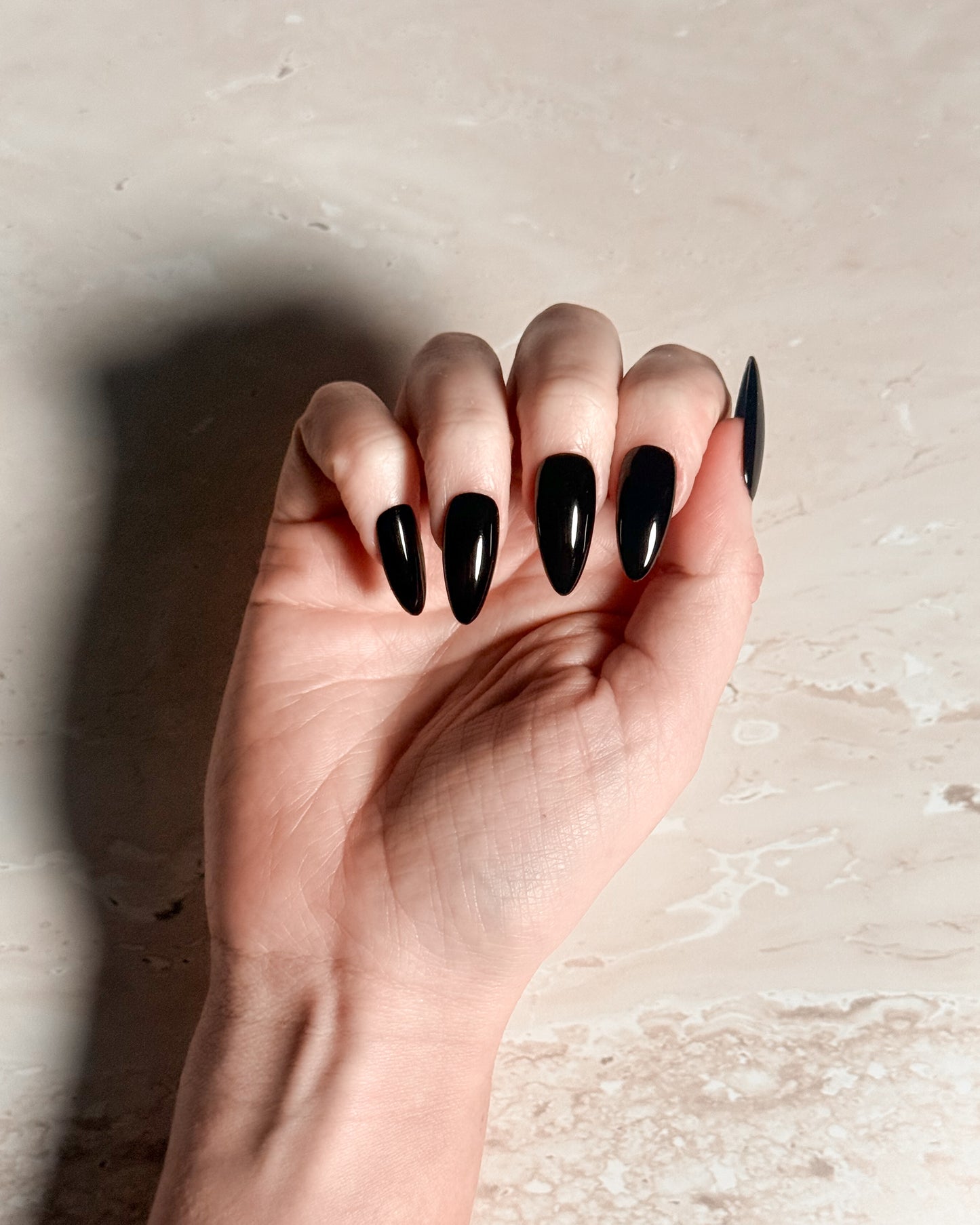 Noir — Almond Press-On Nails